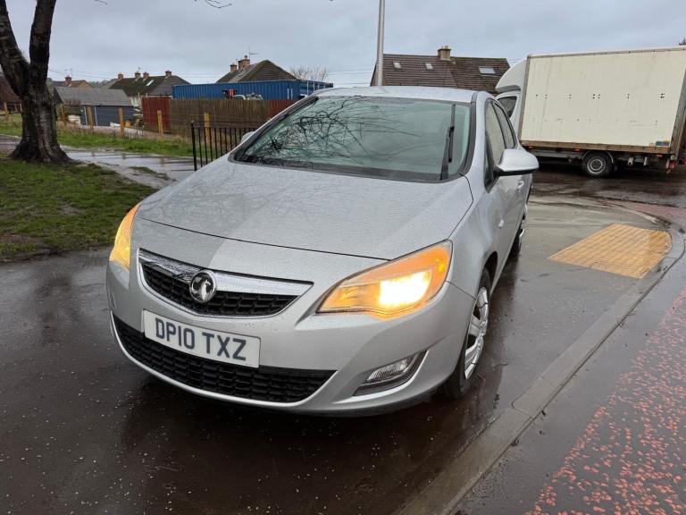 Vauxhall Astra Exclusiv 113 Hatchback petrol MOT 16/08/26