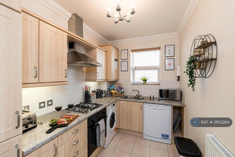 2 bedroom flat in Saint Michael's Road, Bournemouth, BH2 (2 bed) (#2652284)