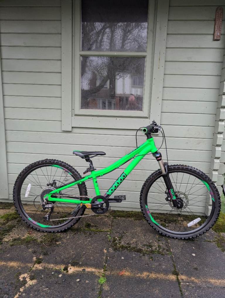 Voodoo Bakka childs' bike, suit 8-12 years, 11.5 inch lightweight frame, 24 inch wheels, 9 gears