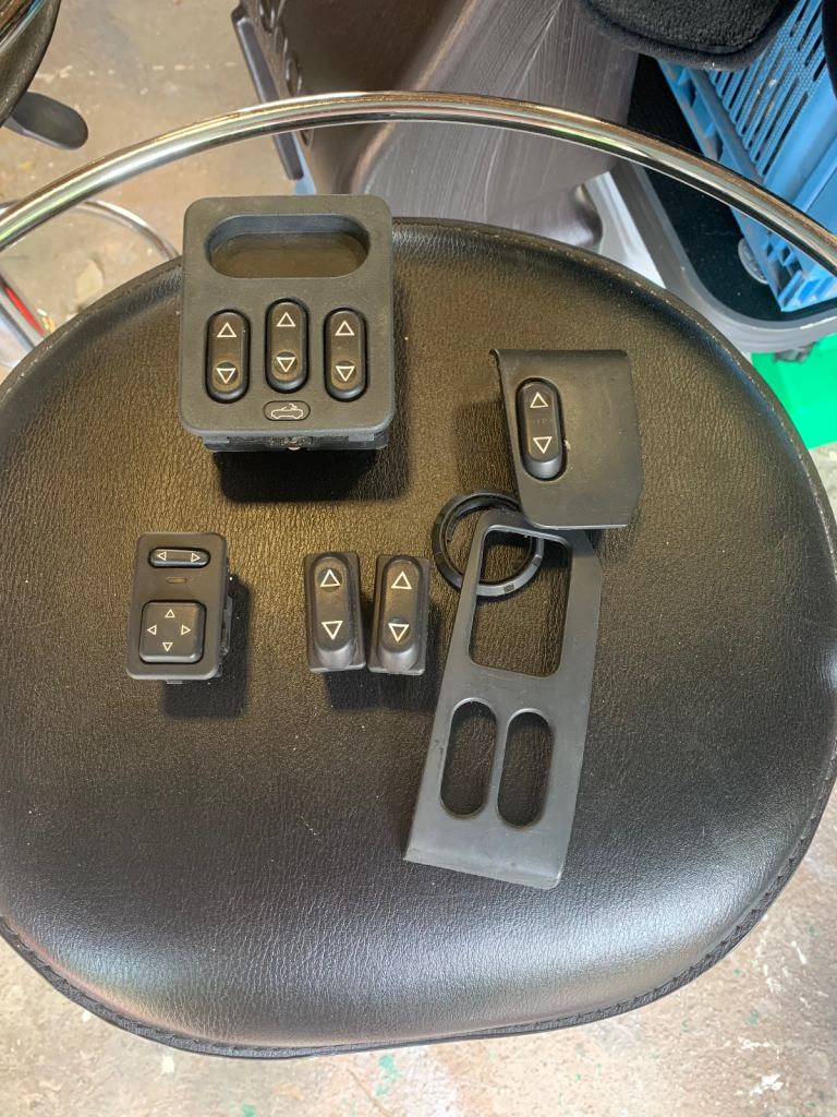 Peugeot 306 cabriolet switches 