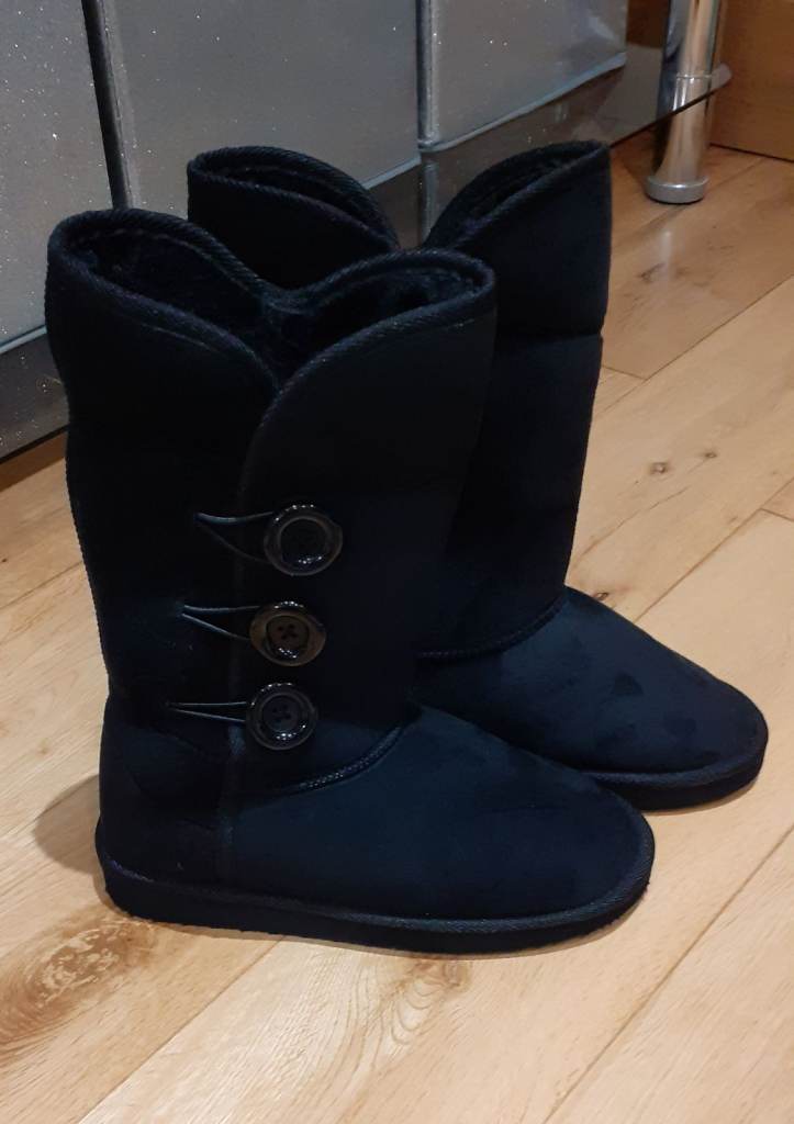 Womens Ugg Style Boots.