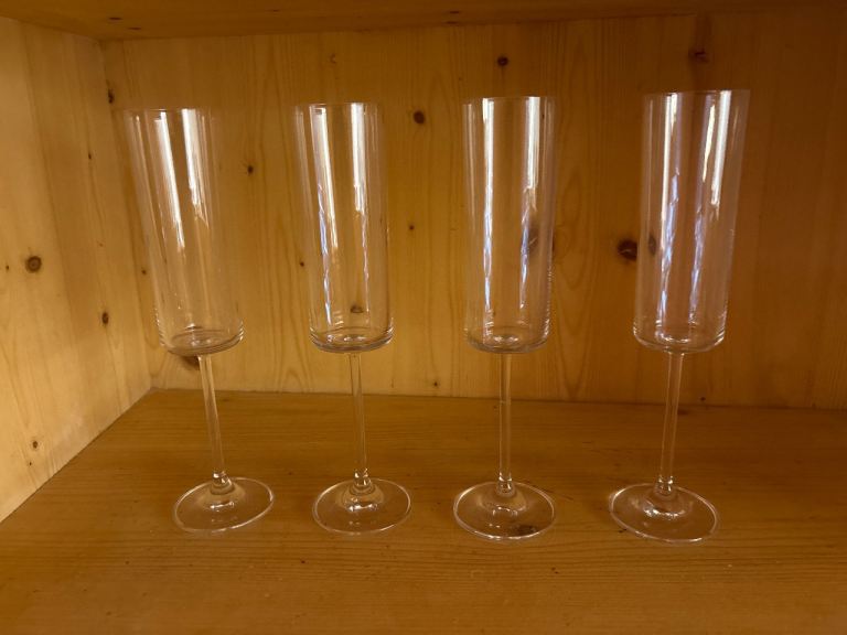 Set of 4 Clear Glass Champagne Flutes – Good Condition