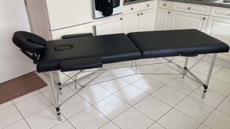 YAHEETECH PORTABLE MASSAGE TABLE 