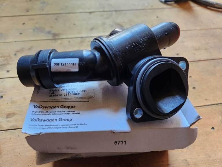 SEAT LEON CUPRA K1 2008 GENUINE THERMOSTAT COMPLETE WITH HOUSING