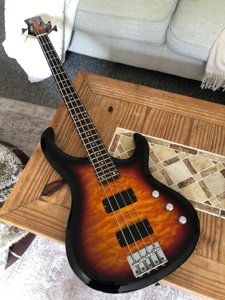 Alba bass guitar