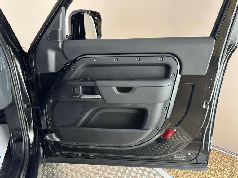 2025 Land Rover Defender 90 3.0 D350 MHEV X-Dynamic HSE Hard Top SUV Auto 4WD SWB Euro 6 (s/s) 3d...