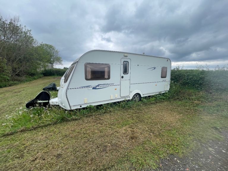 Coachman amara 2006 4 berth fixed bed  caravan 