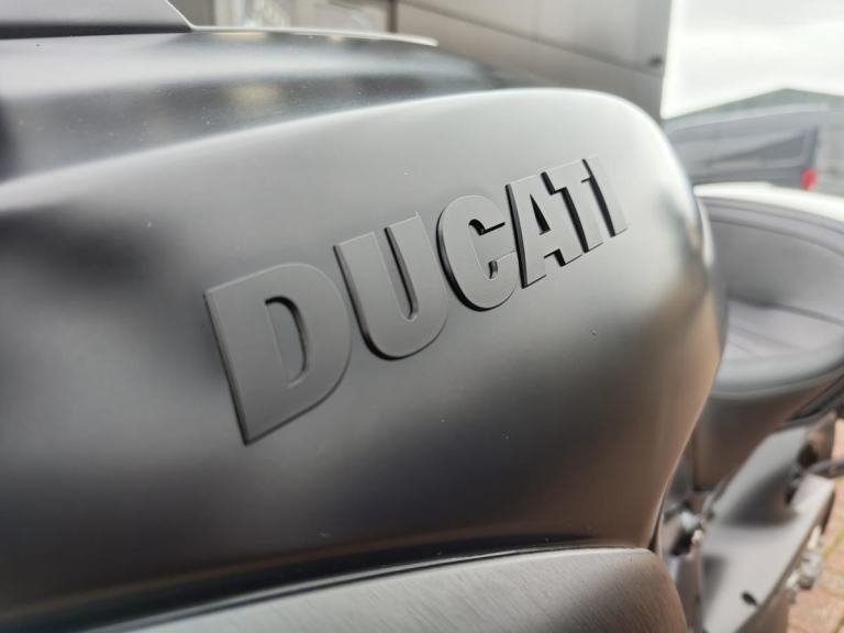 DUCATI DIAVEL 2018 - FULL HISTORY - ENGINE PROTECTION - LOW MILES 