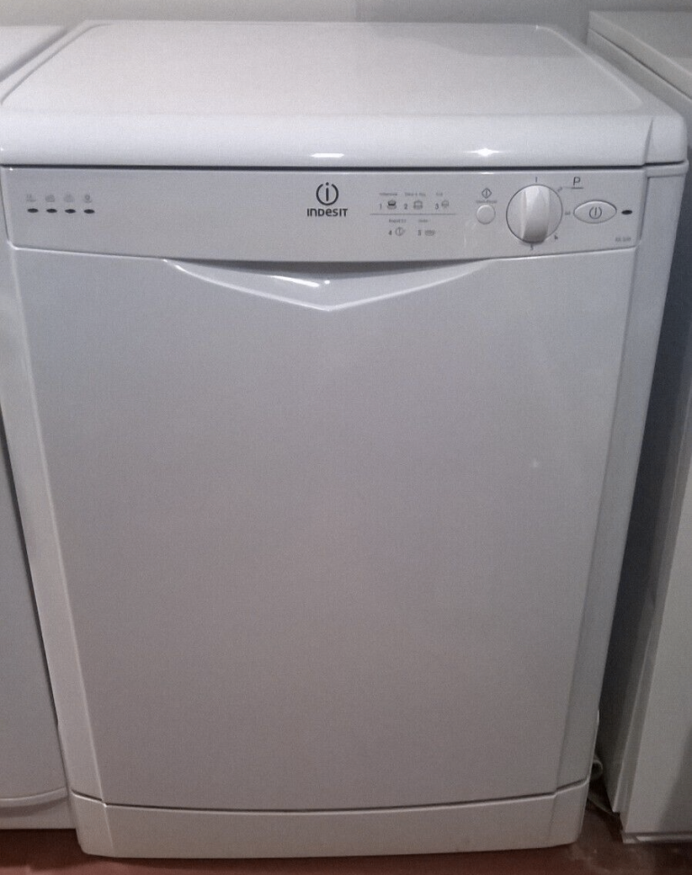 INDESIT FREESTANDING DISHWASHER AAA RATED FULL SIZE IDL 530
