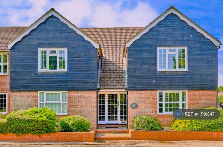 2 bedroom flat in London Road, Saffron Walden, CB10 (2 bed) (#1591347)