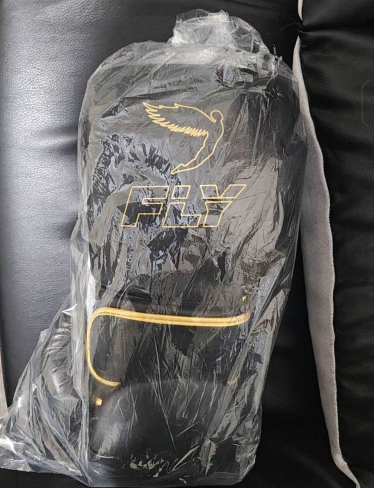 Bargain 16oz Gold/Black FLY superloop X sparring gloves 