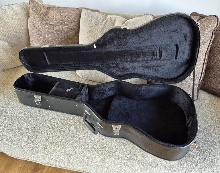 Locking Hard Case To Suit 6 String Acoustics Or Hollow Body Jazz Style Guitars.