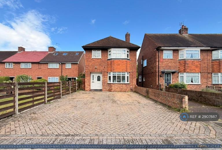 3 bedroom house in Sunbury Road, Feltham, TW13 (3 bed) (#2907887)
