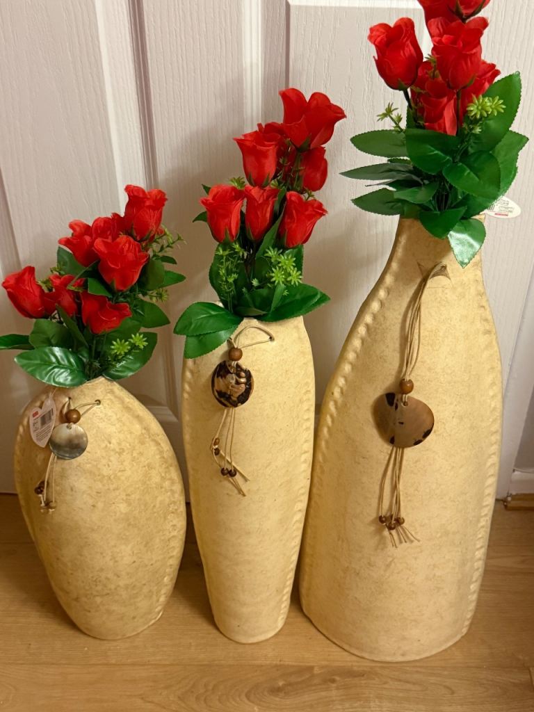 Lovely vases with flowers provided 