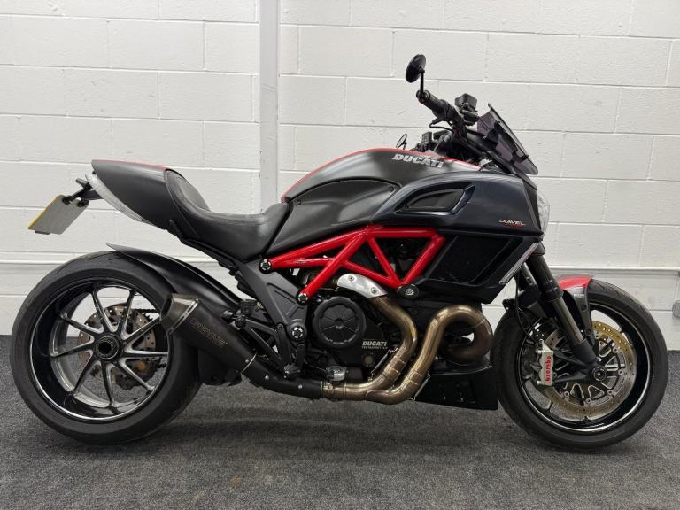 DUCATI DIAVEL CARBON ABS ** Remus Exhaust - Keyless Start - 12 Months MOT **
