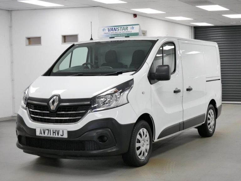 71 RENAULT TRAFIC 30 2.0 BLUEDCI 145 BHP SL BUSINESS PLUS + EDITION ( SAT NAV )