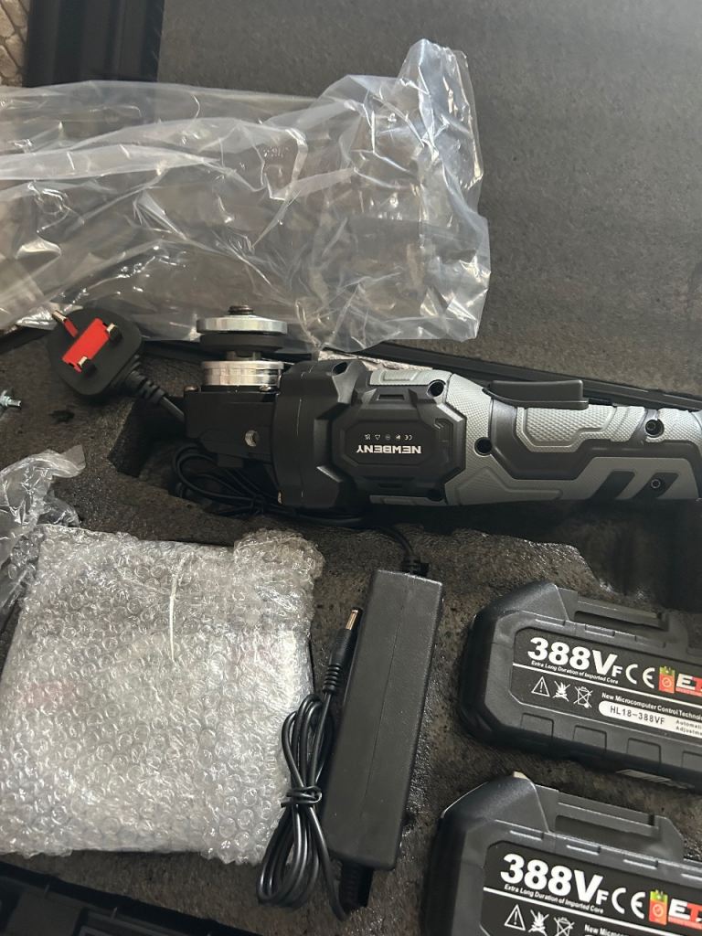 Battery angle grinder