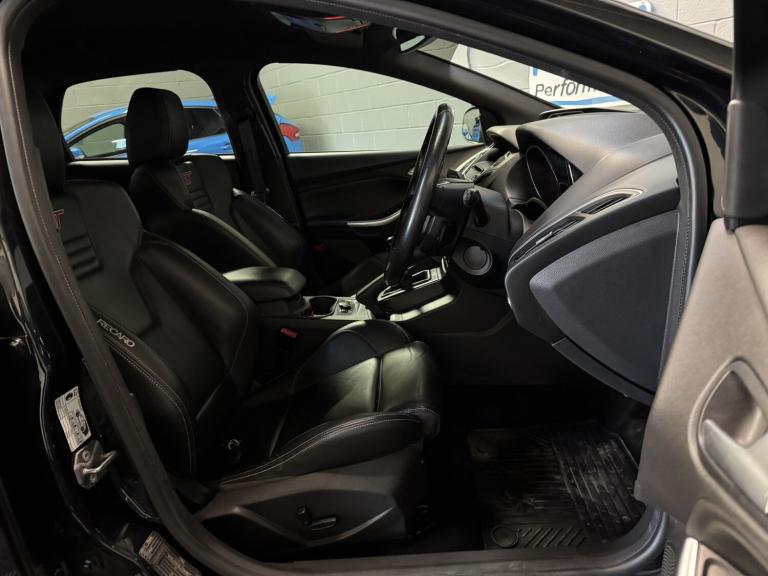 FORD FOCUS 2.0 T EcoBoost ST-3 Black Manual Petrol 2013