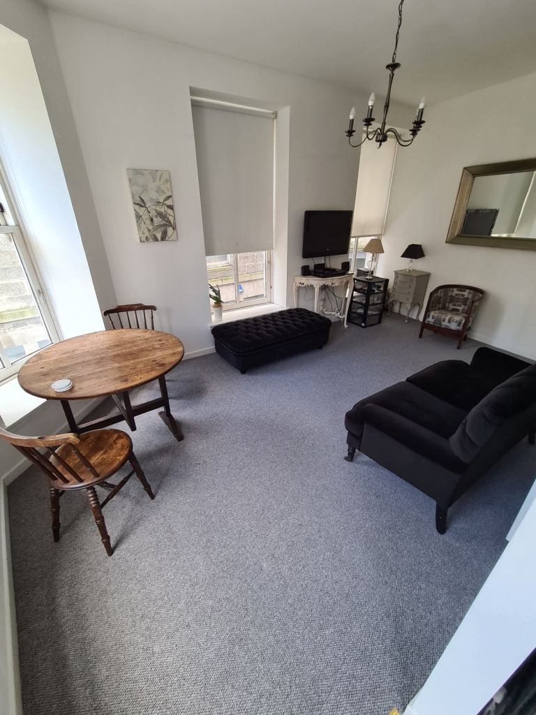 Spacious 2 double bedroom, 1 bathroom city centre flat by Marischal college