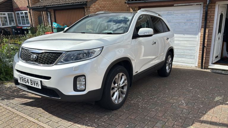 Pearl White Kia Sorento 2014