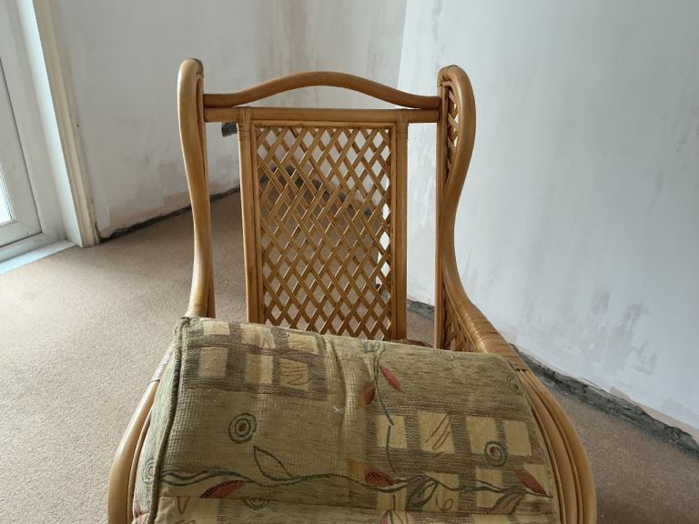 Good condition conservatory chair