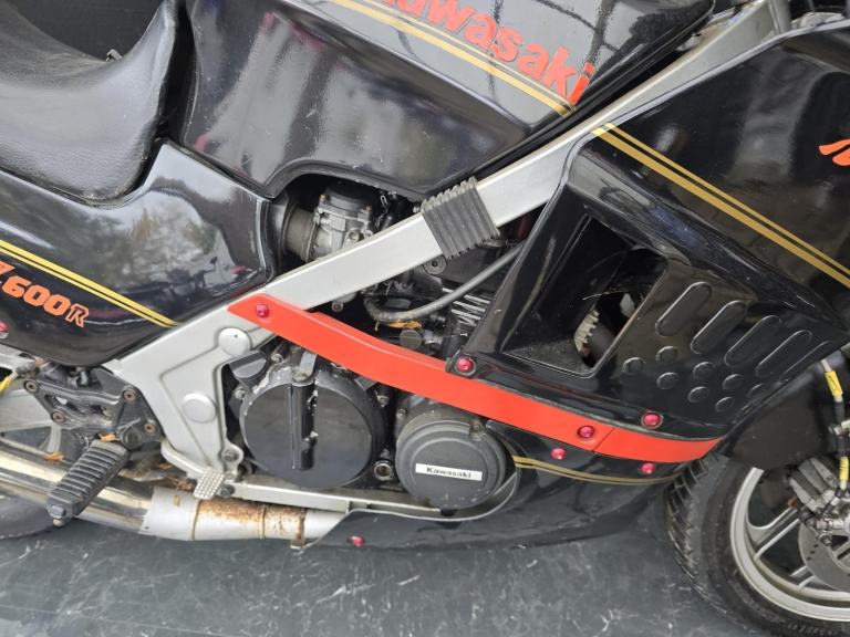 KAWASAKI GPZ 600 R PROJECT BIKE HPI CLEAR