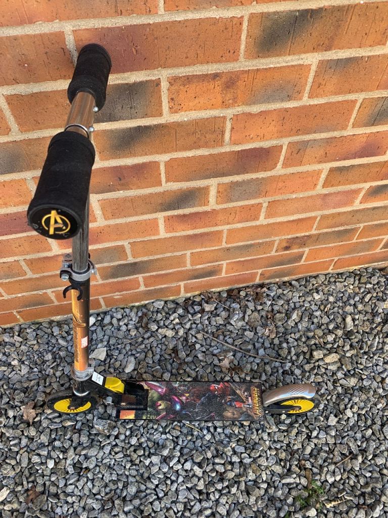 Folding avengers infinity war scooter 