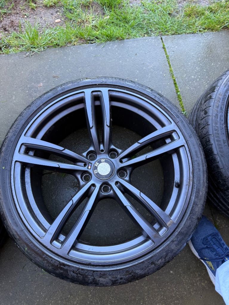 BMW ALLOWS WITH OR WITHOUT THE TYRES