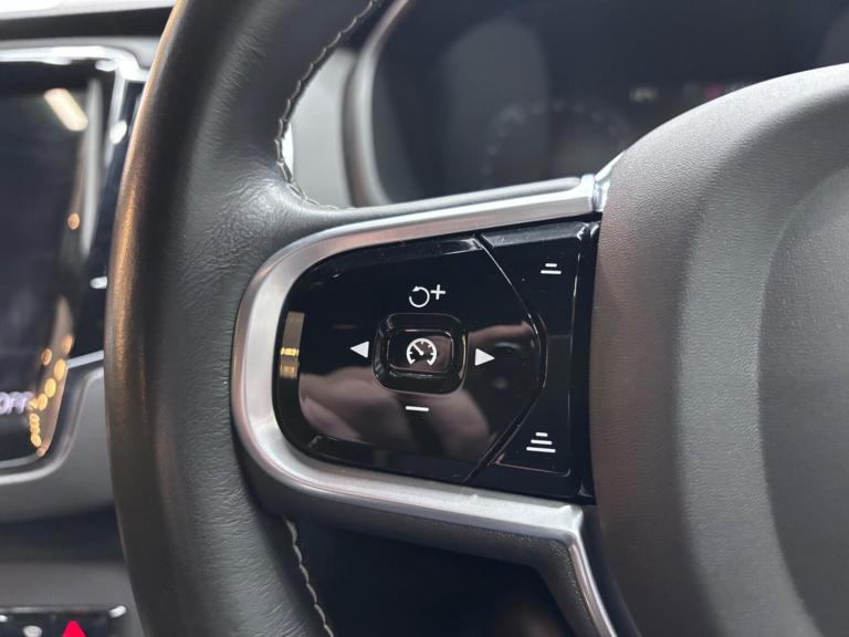 2021 Volvo XC90 2.0 B5 MHEV R-Design Auto 4WD Euro 6 (s/s) 5dr ESTATE Petrol/Electric Hybrid Auto...