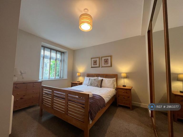 1 bedroom flat in Market Street, Dalton-In-Furness, LA15 (1 bed) (#2983377)