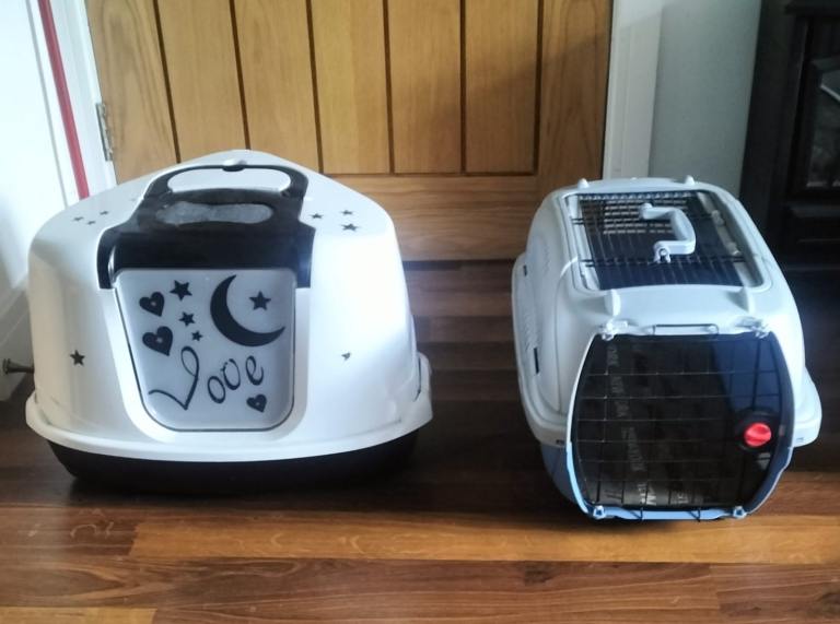 Cat carrier & Cat toilet hooded litter tray