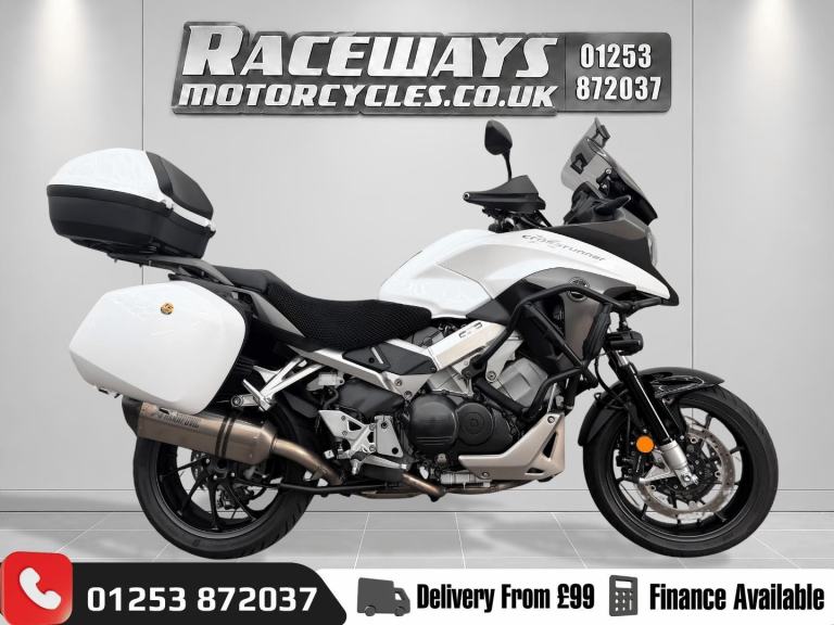 HONDA VFR 800 X-F CROSSRUNNER, 2016 66 PLATE, 13844 MILES, 3 PIECE HONDA LUGGAGE
