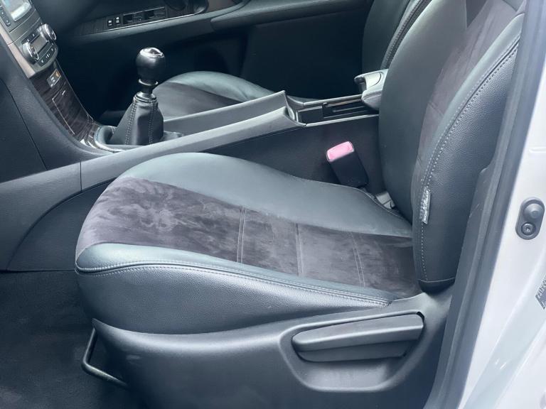 2012 Toyota Avensis 2.2 D-4D T4 5dr ESTATE DIESEL Manual