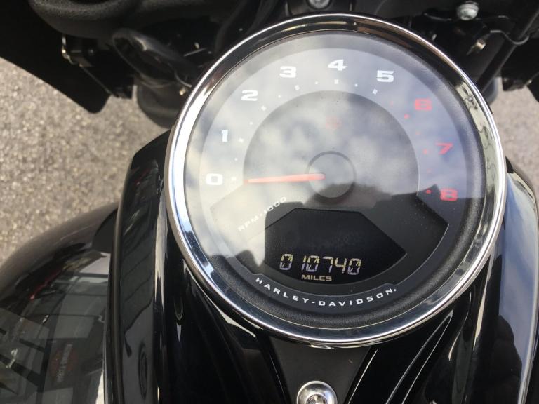 2018 Harley-Davidson FAT BOB 107 Manual