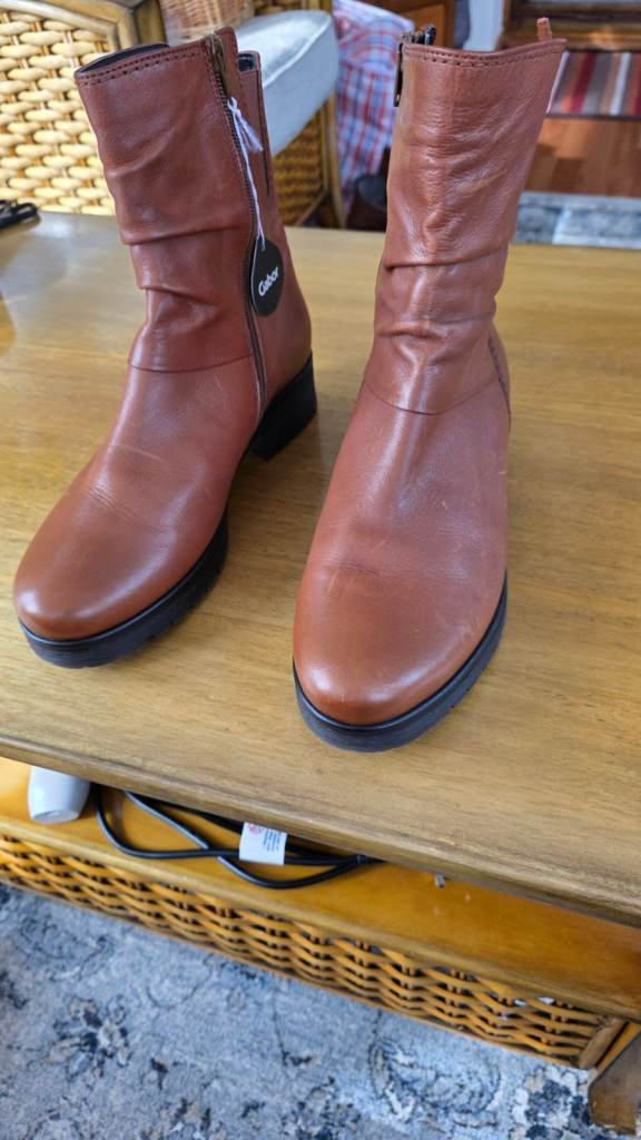 New Gabor Brown Leather Ankle Boots – Size 6.5