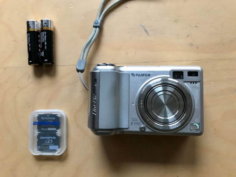 Fujifilm FinePix E550 Super CCD Digital Camera – Fully Working