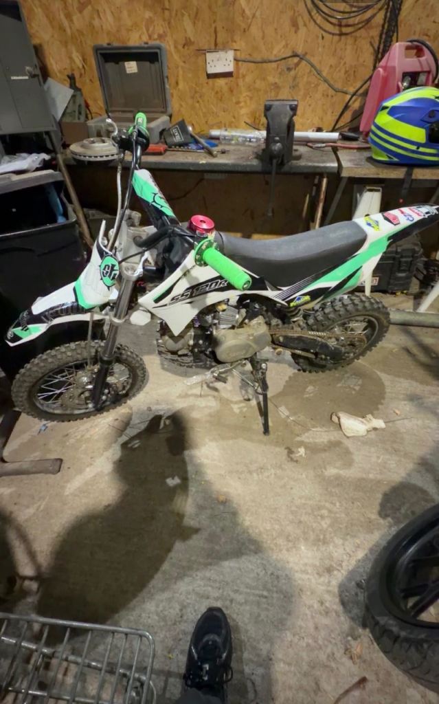 110 stomp semi  automatic pitbike 