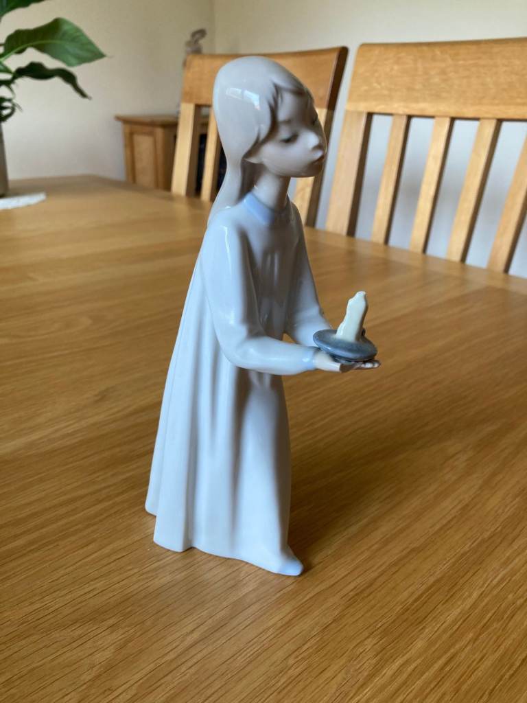 Lladro Figurine Girl with Candle No. 4868