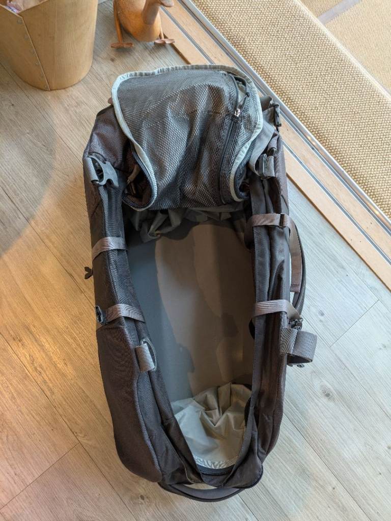 OSPREY SHUTTLE WHEELED BAG DARK GREY 