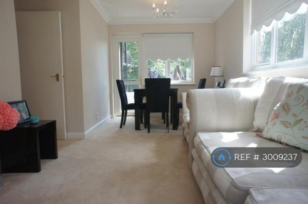 2 bedroom flat in Hurst Lane, Abbey Wood, South East London, SE2 (2 bed) (#3009237)