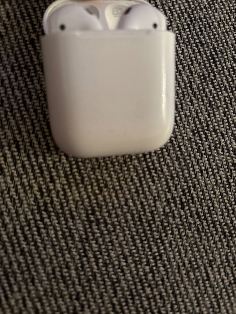 Apple AirPods Gen 2 with Charging Case – White, Good Condition