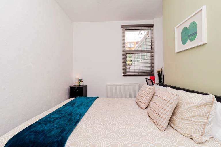 LOVELY DOUBLE ROOM AVAILABLE IN FRIENDLY HOUSE SHARE IN BRIGHTON!!