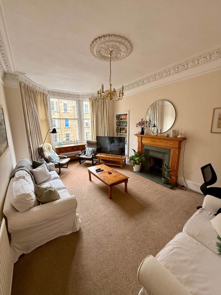 Beautiful, bright & spacious 2 bedroom 2nd floor flat available to rent in Bruntsfield Av, Edinburgh