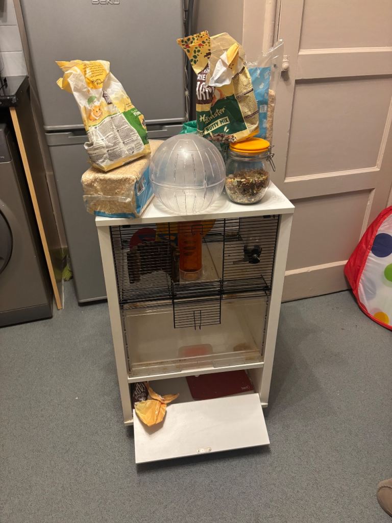 Omelette hamster cage with food so as bedding and bowl water bottle bridge