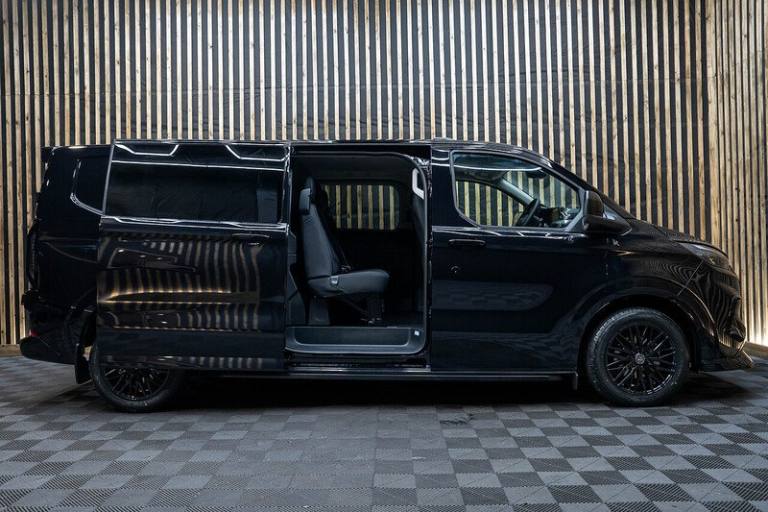  Ford Transit Custom 320 Limited L2 2.5L Auto Plug-in Hybrid Crew Cab HYBRID Automatic