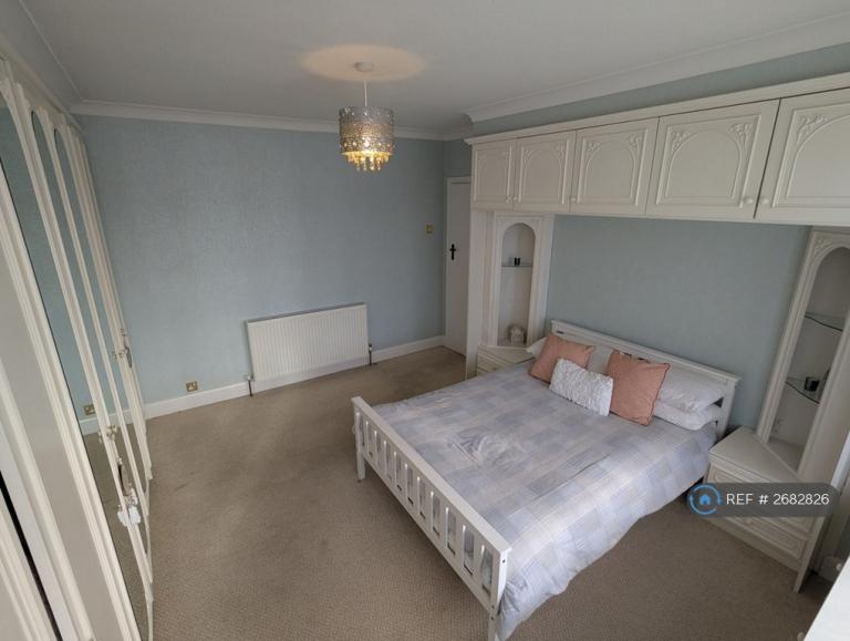 4 bedroom house in Gainsford Avenue, Clacton-On-Sea, CO15 (4 bed) (#2682826)