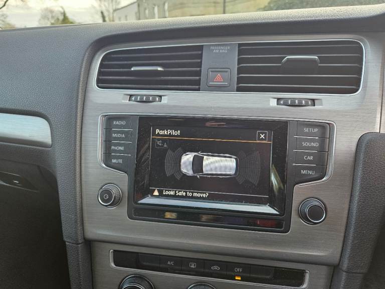 Volkswagen golf 1.6tdi bluemotion technology economy model estate £20 ayear tax FSH