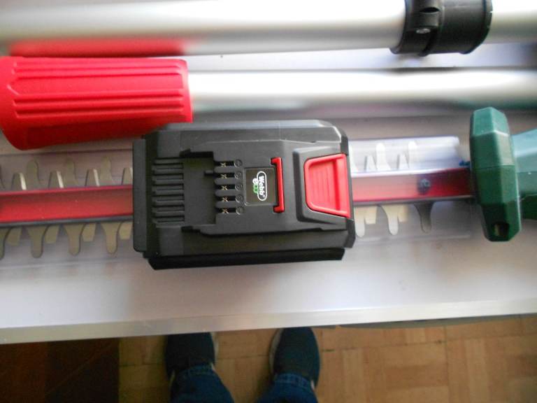 Cordless Hedge Trimmer with Pruner Chain Saw