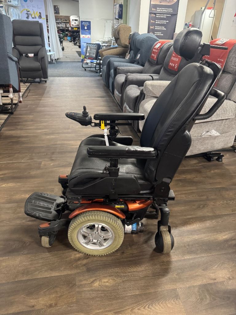 Electric wheelchair 