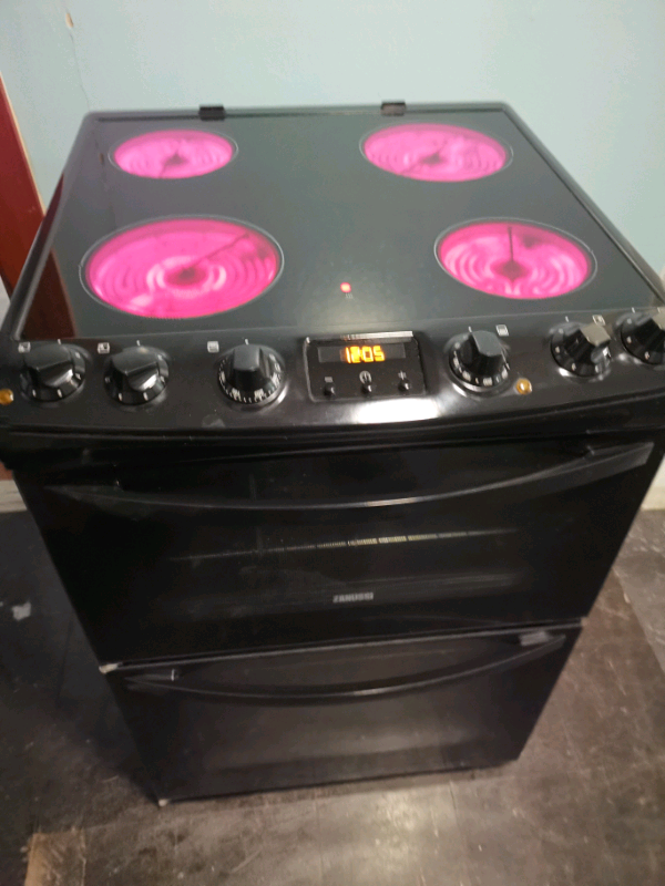 Cooker freestanding.